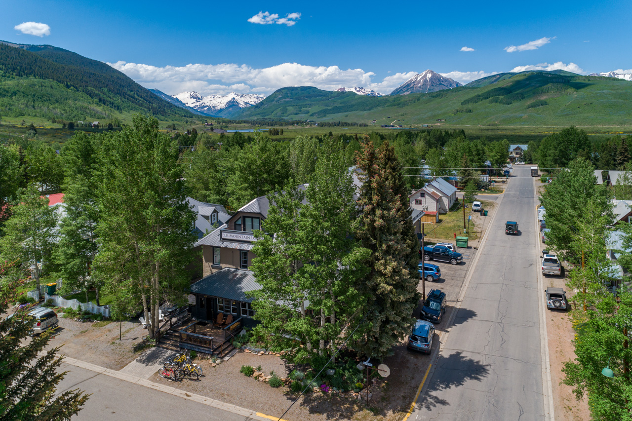 The Elk Mountain Lodge